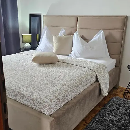 Laurus Apartment