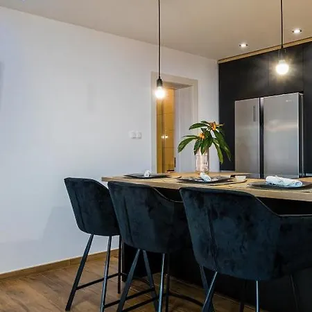 Laurus Apartment
