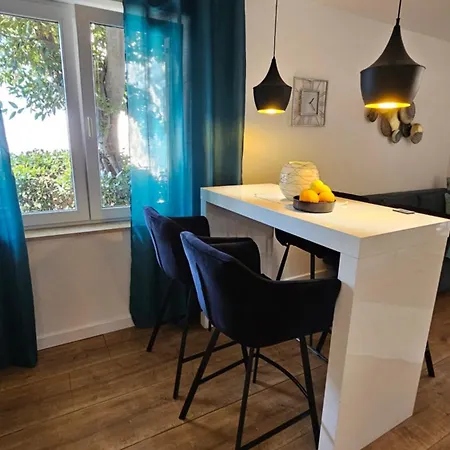 Laurus Apartment