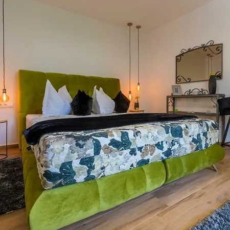 Laurus Apartment
